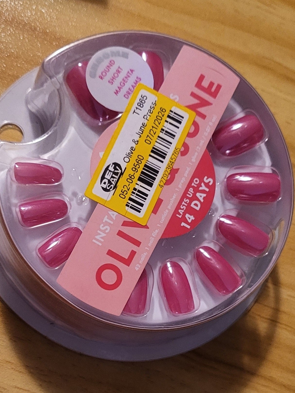 OLIVE & JUNE Short Magenta Press-On Nails - Instant Manicure